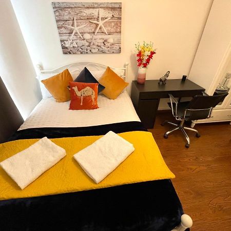 London Stratford Luxury House, 5 Minutes Walk Station, Westfield, 3 Bedrooms 3 Bathrooms, Reception, Garden, Parking Dış mekan fotoğraf