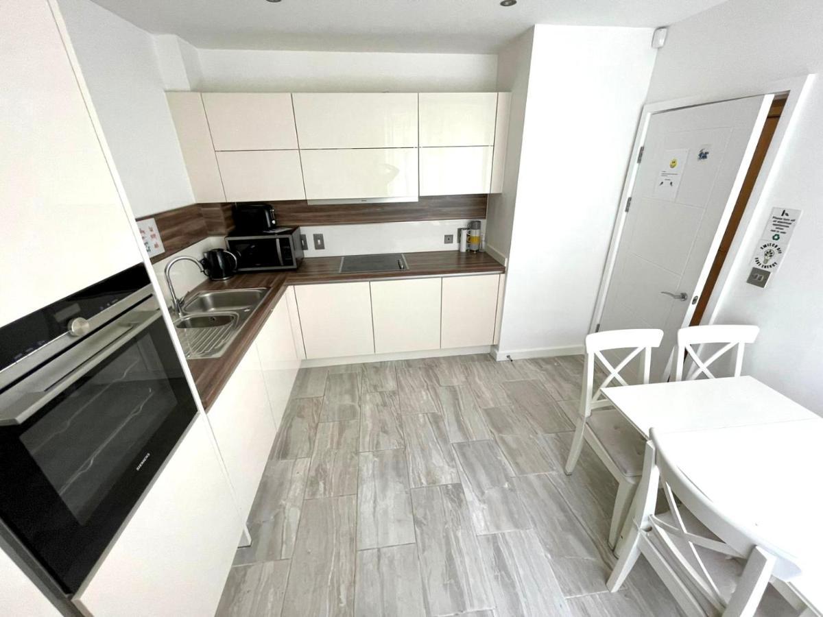 London Stratford Luxury House, 5 Minutes Walk Station, Westfield, 3 Bedrooms 3 Bathrooms, Reception, Garden, Parking Dış mekan fotoğraf