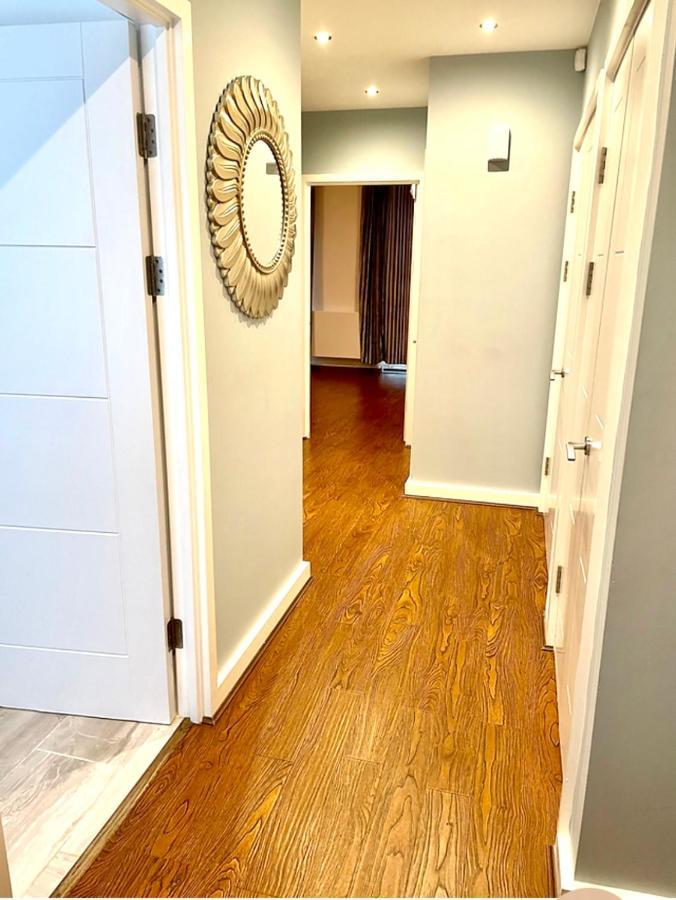 London Stratford Luxury House, 5 Minutes Walk Station, Westfield, 3 Bedrooms 3 Bathrooms, Reception, Garden, Parking Dış mekan fotoğraf