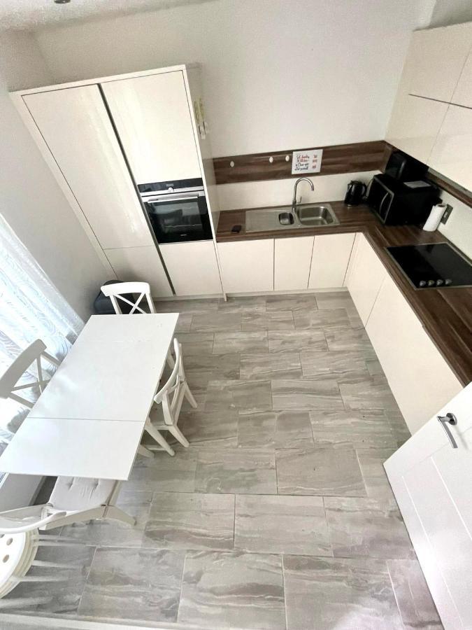 London Stratford Luxury House, 5 Minutes Walk Station, Westfield, 3 Bedrooms 3 Bathrooms, Reception, Garden, Parking Dış mekan fotoğraf