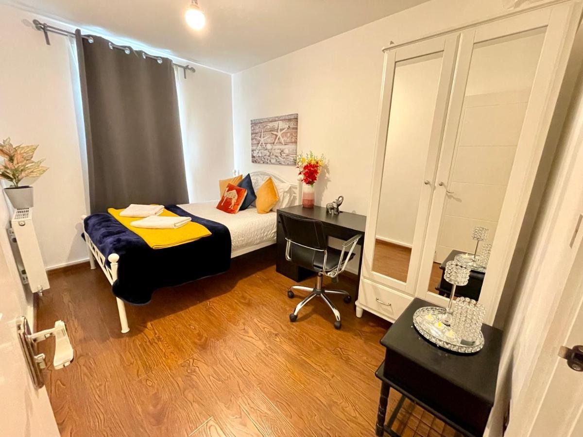 London Stratford Luxury House, 5 Minutes Walk Station, Westfield, 3 Bedrooms 3 Bathrooms, Reception, Garden, Parking Dış mekan fotoğraf