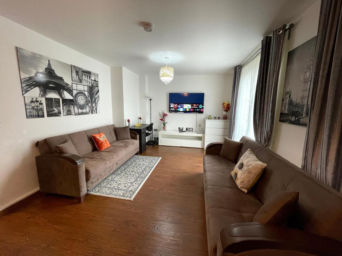 London Stratford Luxury House, 5 Minutes Walk Station, Westfield, 3 Bedrooms 3 Bathrooms, Reception, Garden, Parking Dış mekan fotoğraf