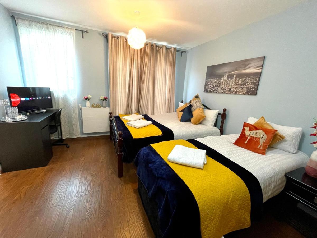 London Stratford Luxury House, 5 Minutes Walk Station, Westfield, 3 Bedrooms 3 Bathrooms, Reception, Garden, Parking Dış mekan fotoğraf