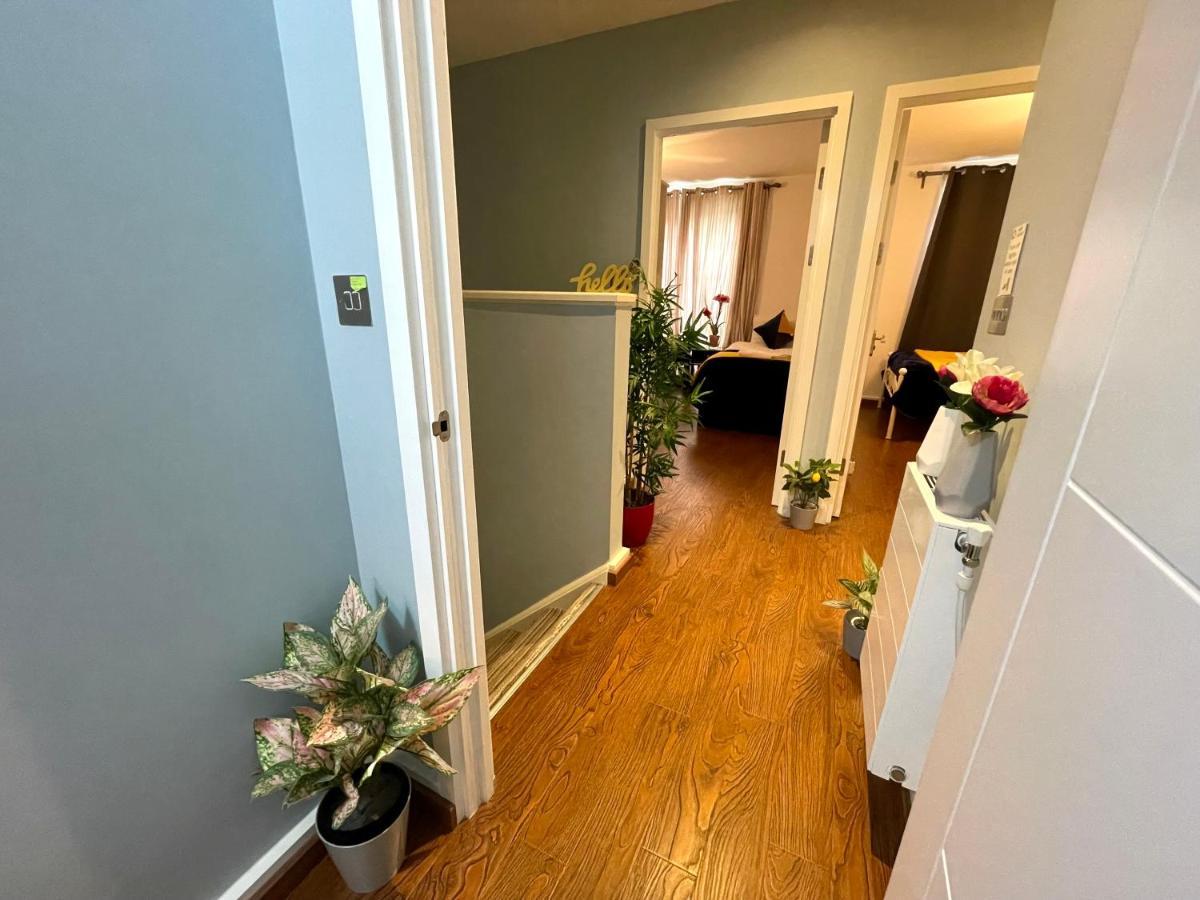 London Stratford Luxury House, 5 Minutes Walk Station, Westfield, 3 Bedrooms 3 Bathrooms, Reception, Garden, Parking Dış mekan fotoğraf