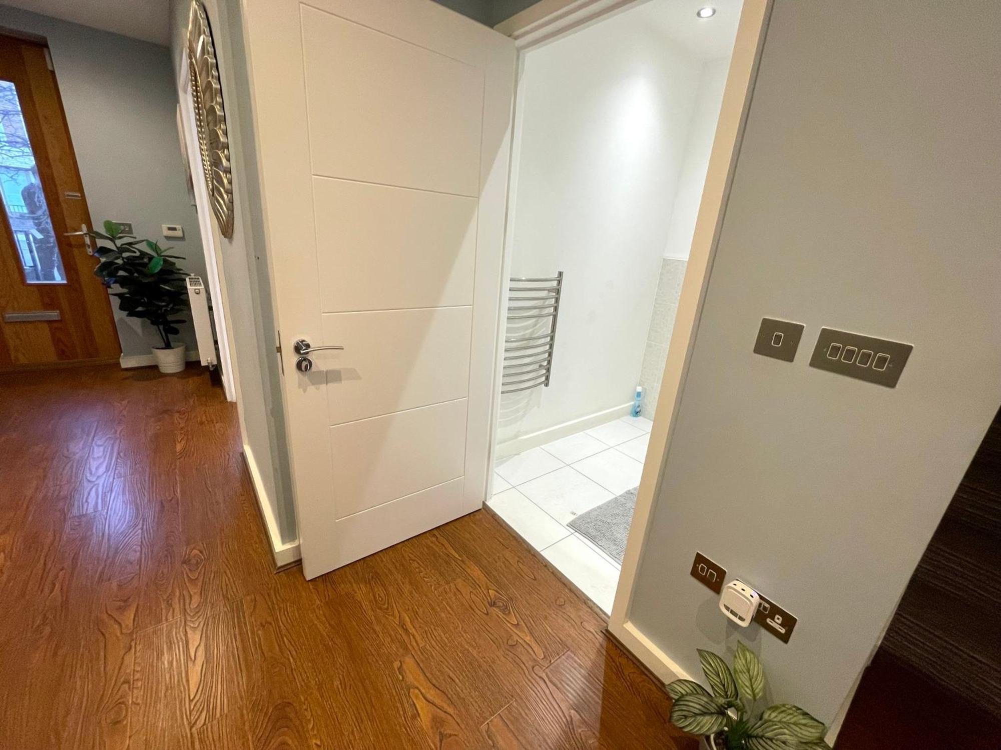 London Stratford Luxury House, 5 Minutes Walk Station, Westfield, 3 Bedrooms 3 Bathrooms, Reception, Garden, Parking Dış mekan fotoğraf