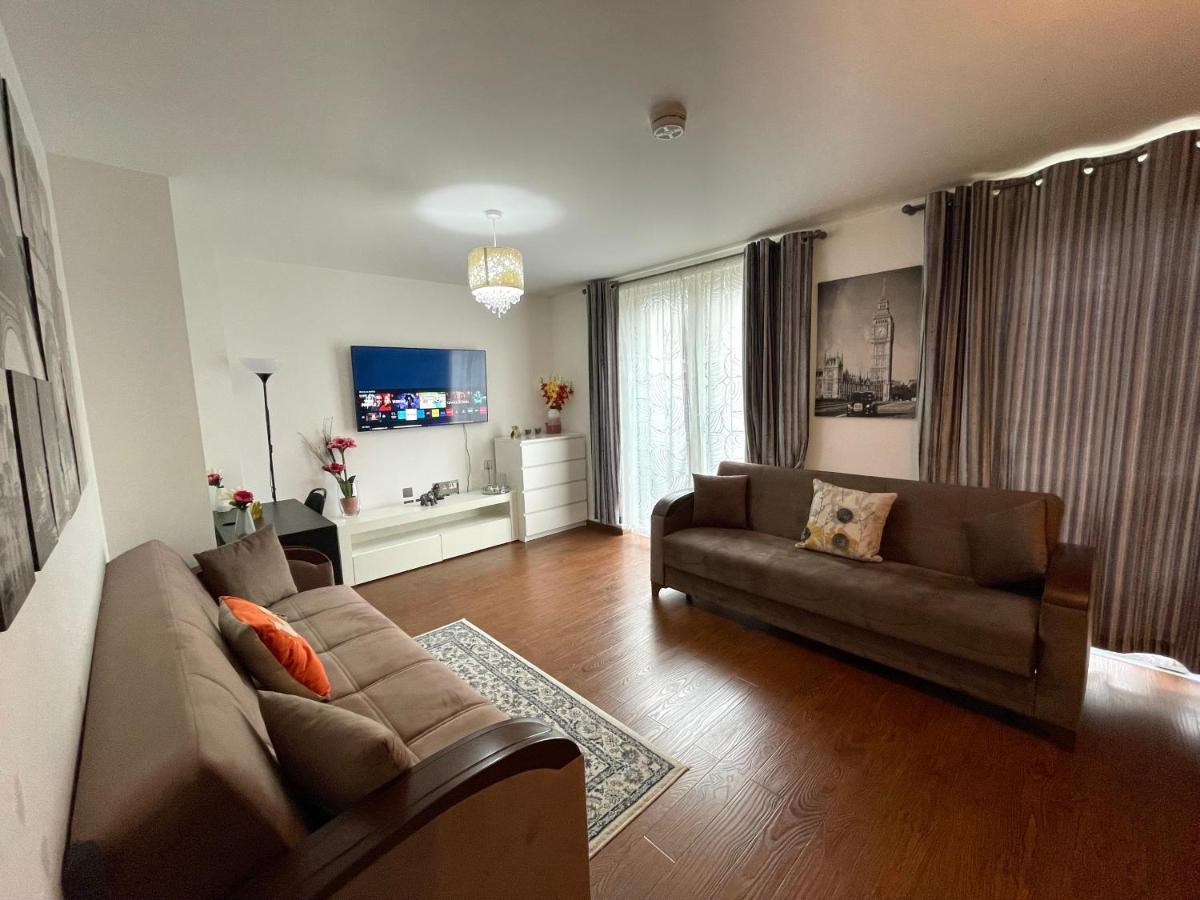 London Stratford Luxury House, 5 Minutes Walk Station, Westfield, 3 Bedrooms 3 Bathrooms, Reception, Garden, Parking Dış mekan fotoğraf