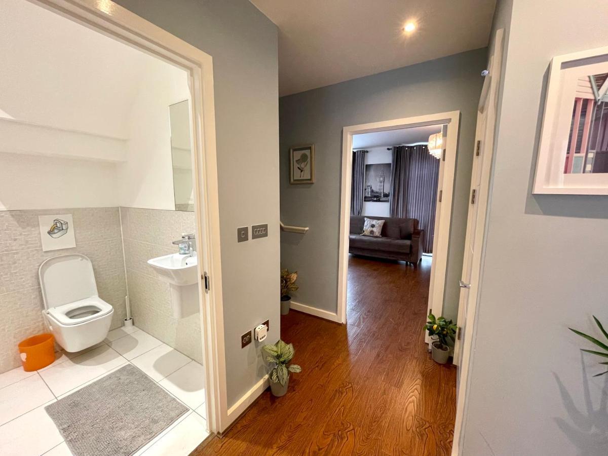 London Stratford Luxury House, 5 Minutes Walk Station, Westfield, 3 Bedrooms 3 Bathrooms, Reception, Garden, Parking Dış mekan fotoğraf