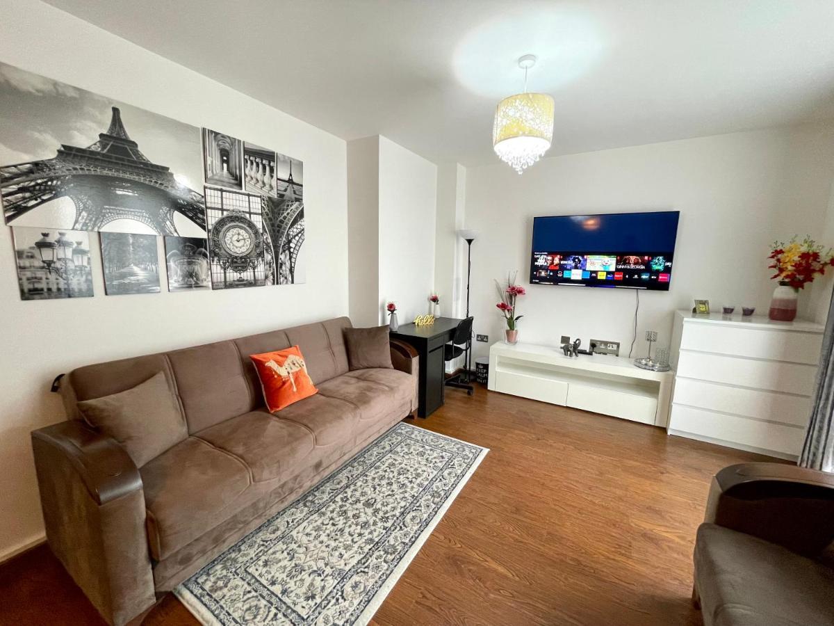 London Stratford Luxury House, 5 Minutes Walk Station, Westfield, 3 Bedrooms 3 Bathrooms, Reception, Garden, Parking Dış mekan fotoğraf